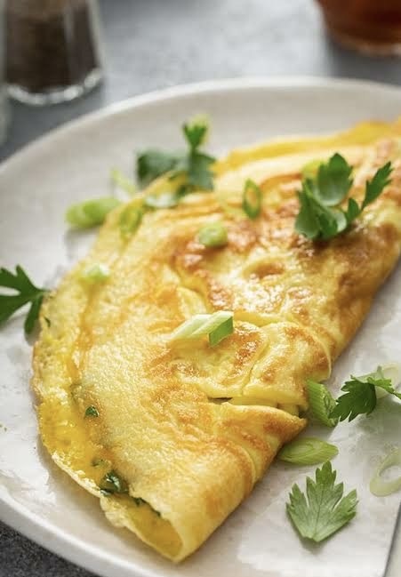 Plain omelette with tomato and cucumber