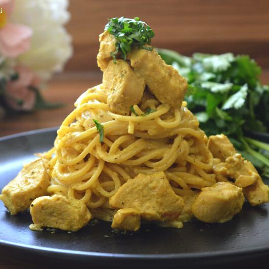 Köri Soslu Tavuklu Linguine