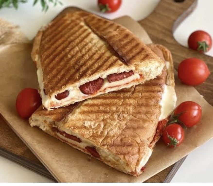 Sucuklu tost