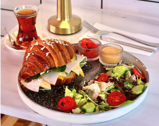 Croissant Plate
