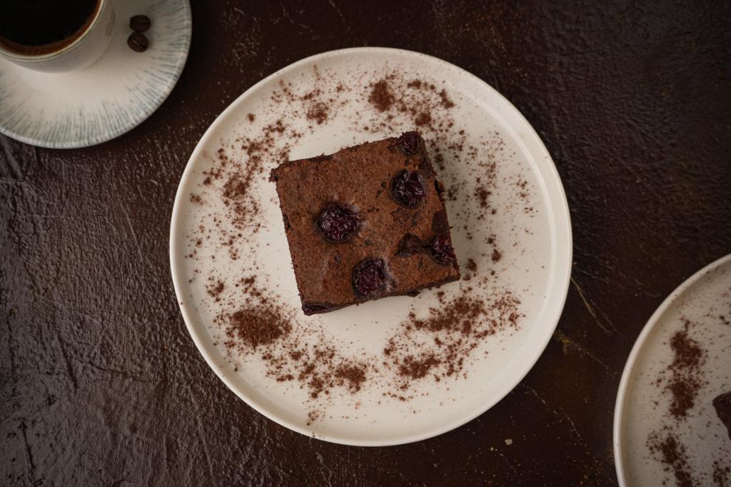 VİŞNELİ BROWNİ / CHERRY BROWNIES