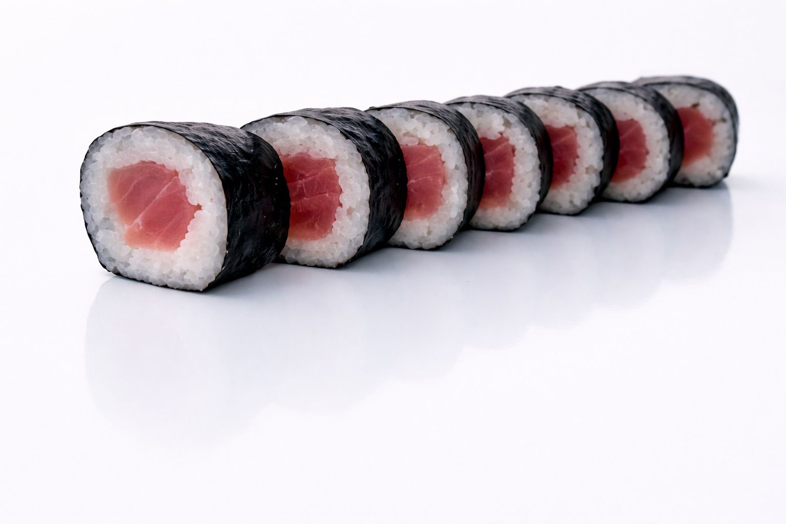 MAGURA (TUNA MAKI ROLL)