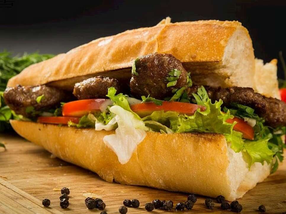 Yarım Ekmek Arası Köfte 