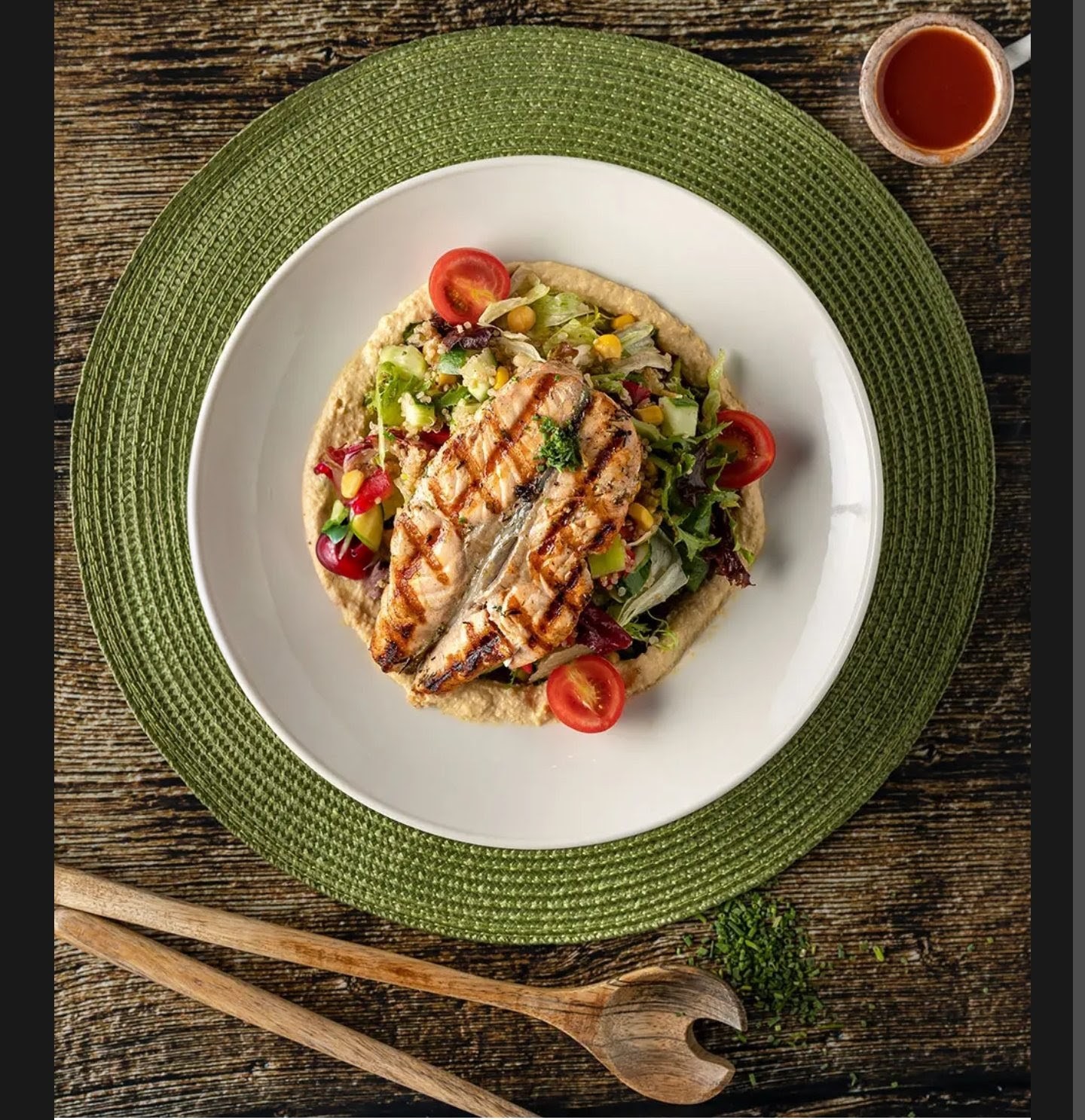 HUMUSLU IZGARA SOMONLU SALATA
