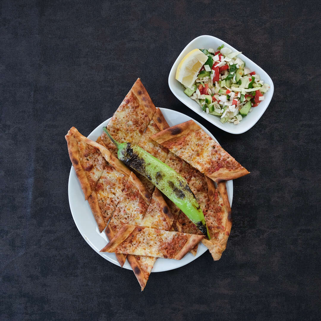 Kıymalı Kaşarlı Pide