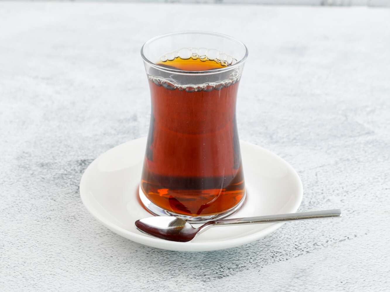 CAM BARDAKTA ÇAY