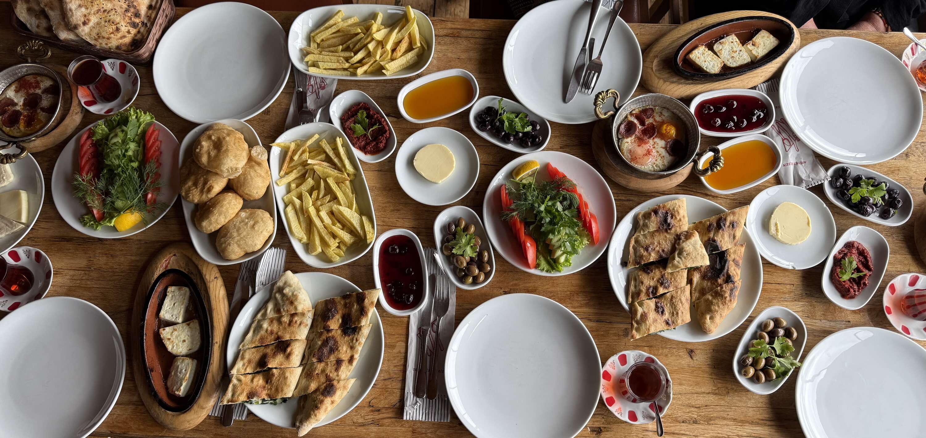 Serpme Kahvaltı (Breakfeast)