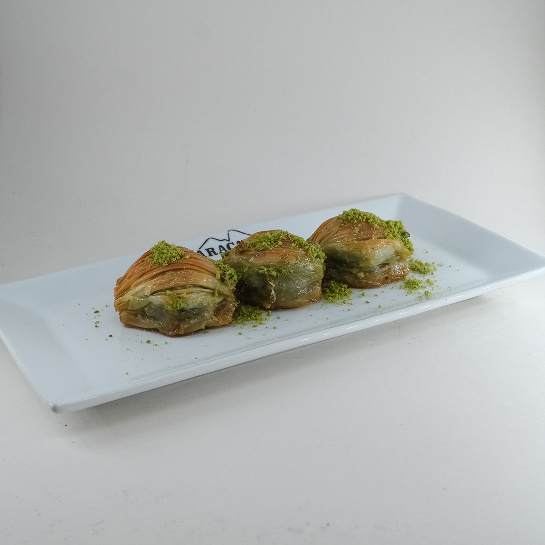 FISTIKLI GÜL BAKLAVA 
