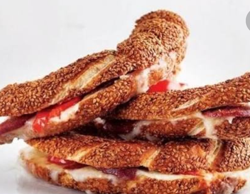 Kaşarlı Domatesli Simit