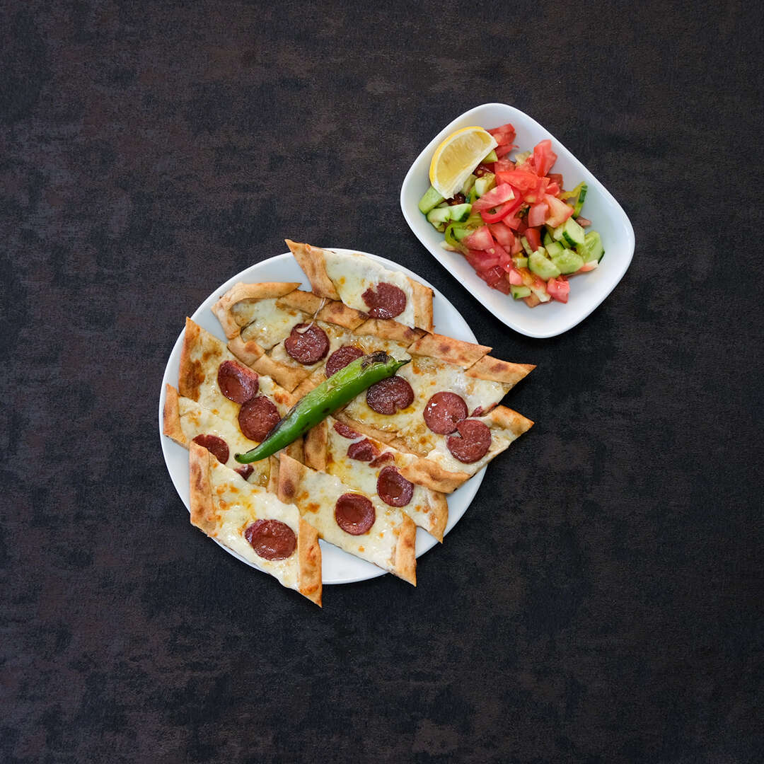 Sucuklu Kaşarlı Pide