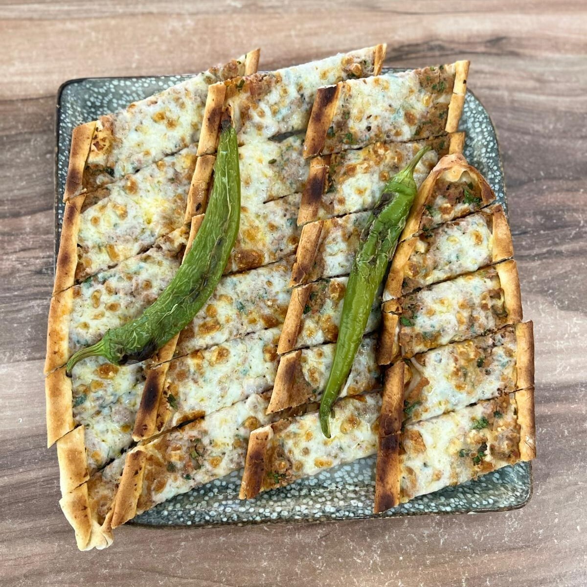 Kıymalı Kaşarlı Pide