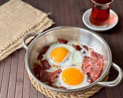 Eggs with pastrami