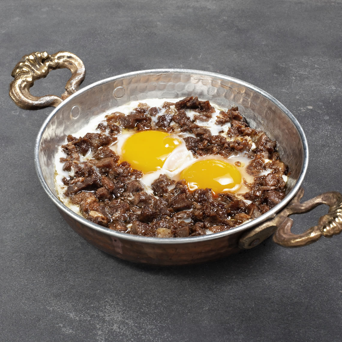 Eggs with kavurma