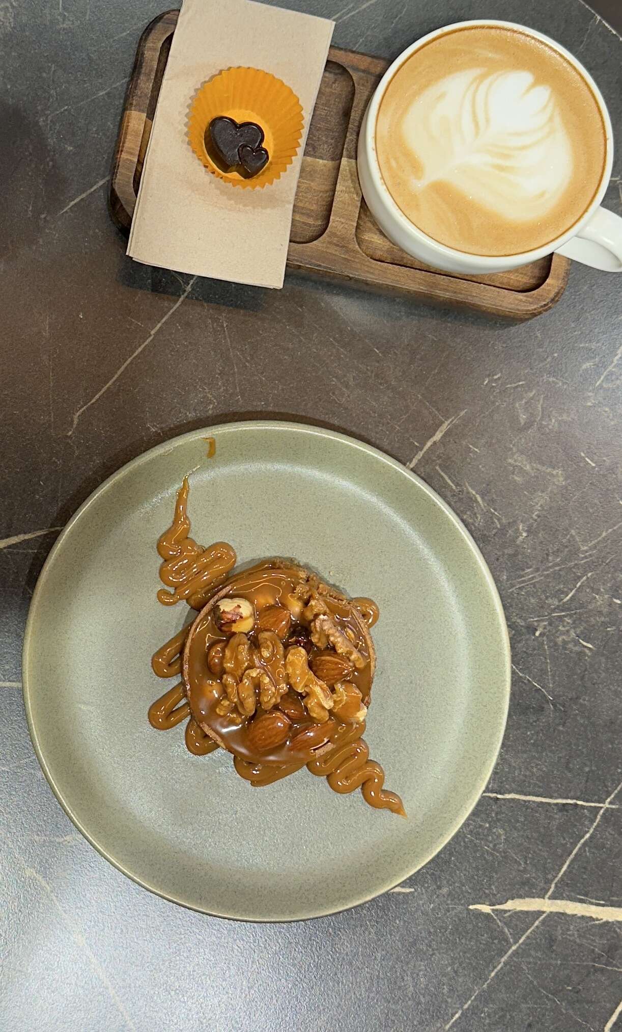 Caramel nut tart