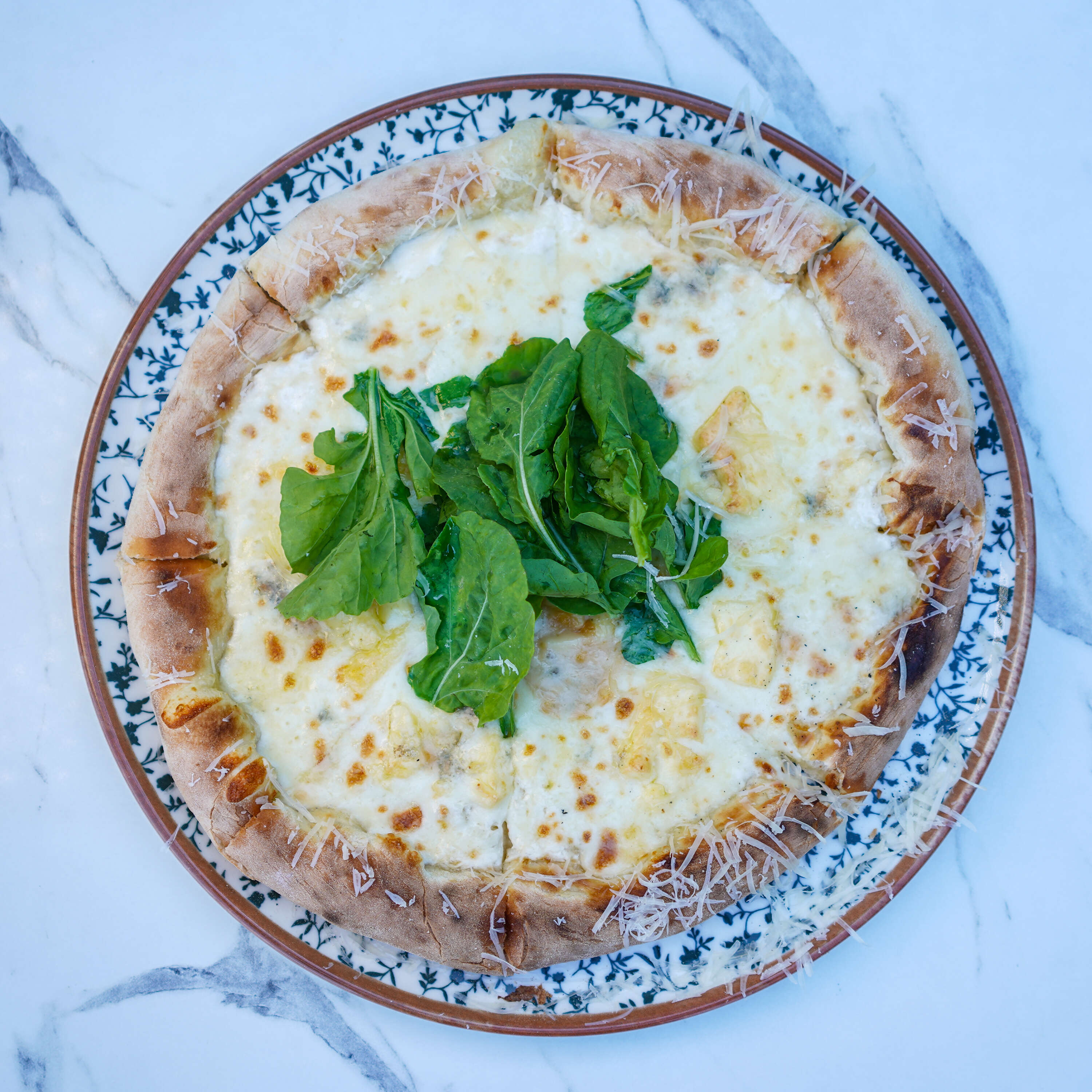 4 peynirli Pizza (Four Cheese Pizza)