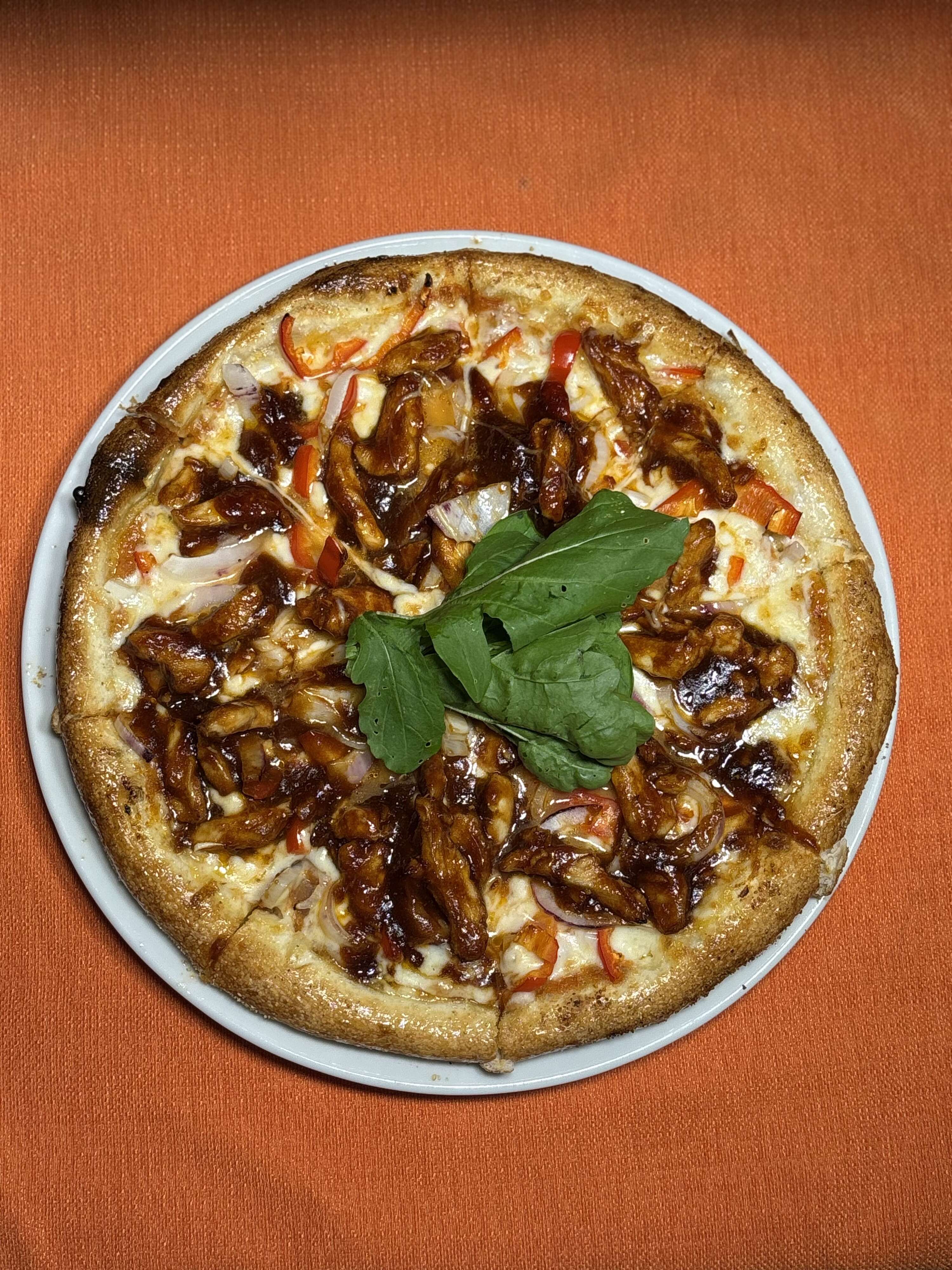 BBQ Tavuk Pizza