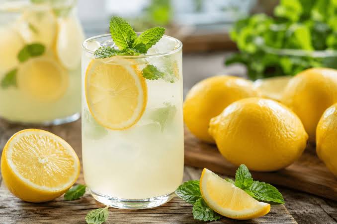Şekersiz Ev Yapımı Limonata