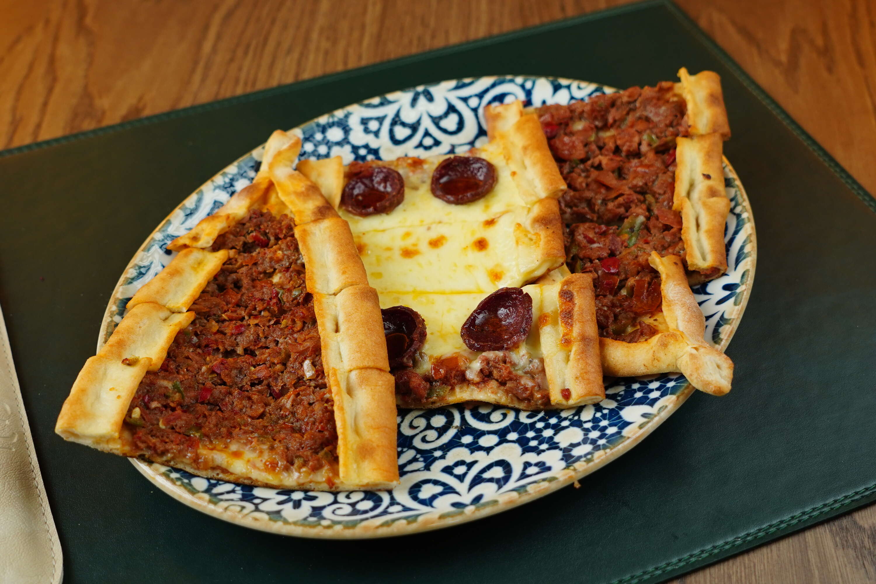 Pide with diced meat and kaşar cheese