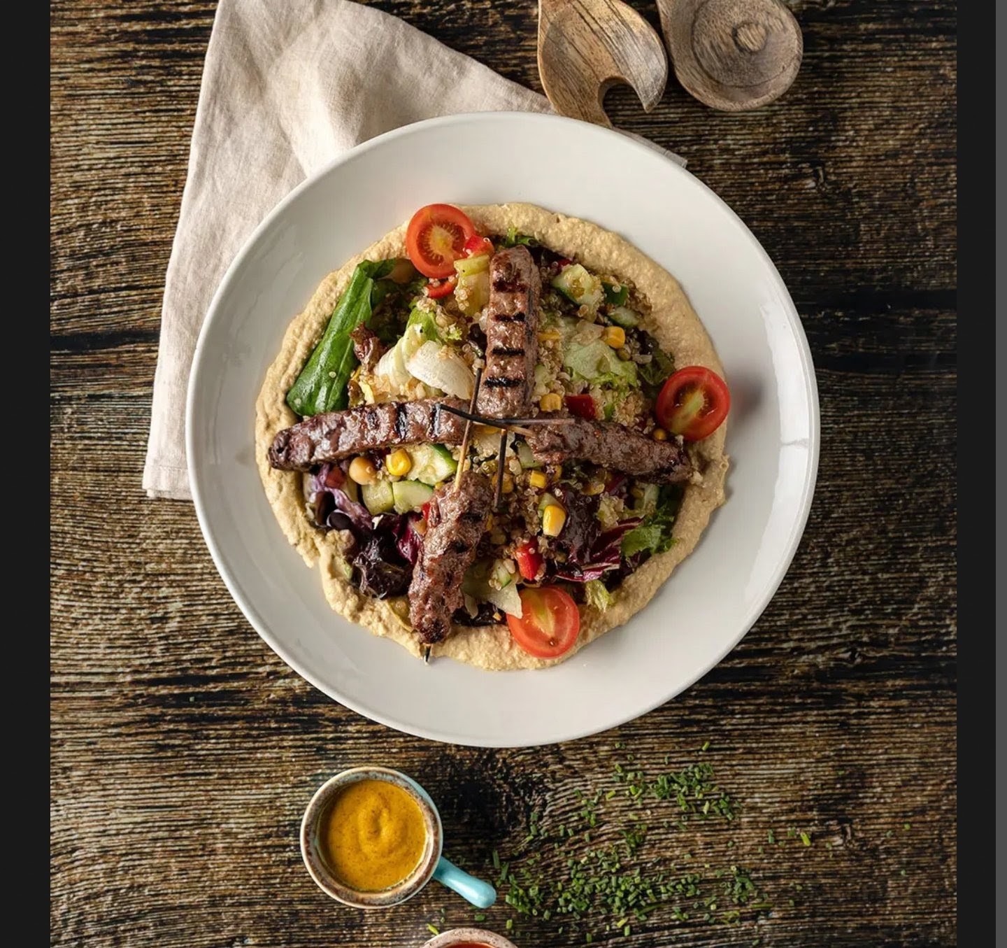 HUMUSLU KÖFTELİ SALATA