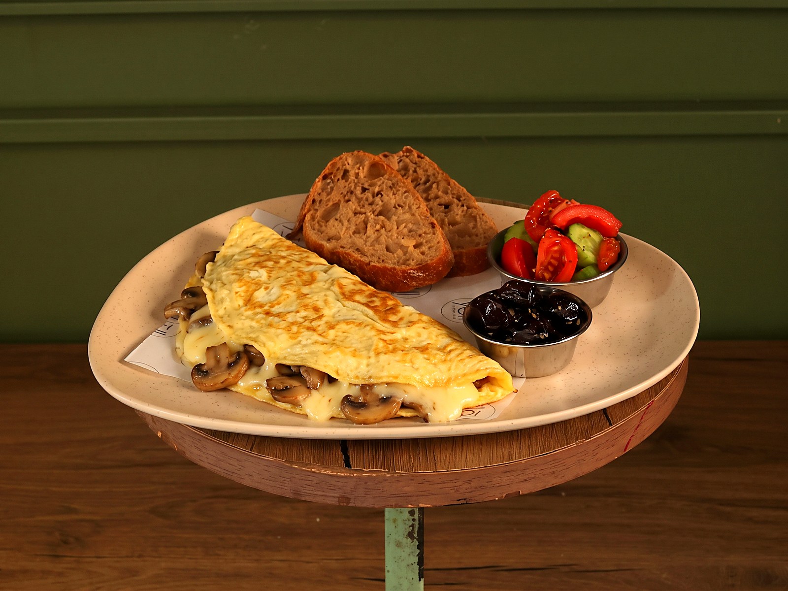 Mantar Kaşarlı Omlet (Mushroom and Cheese Omlette)