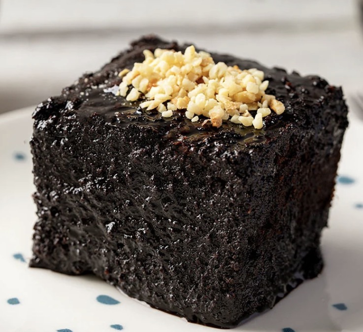 Wet cake slice
