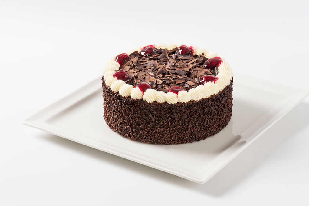 Fresh cream cake for 4–5 people