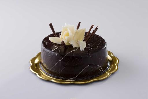 Turkish yaş pasta (fresh cream cake), serves 7–8