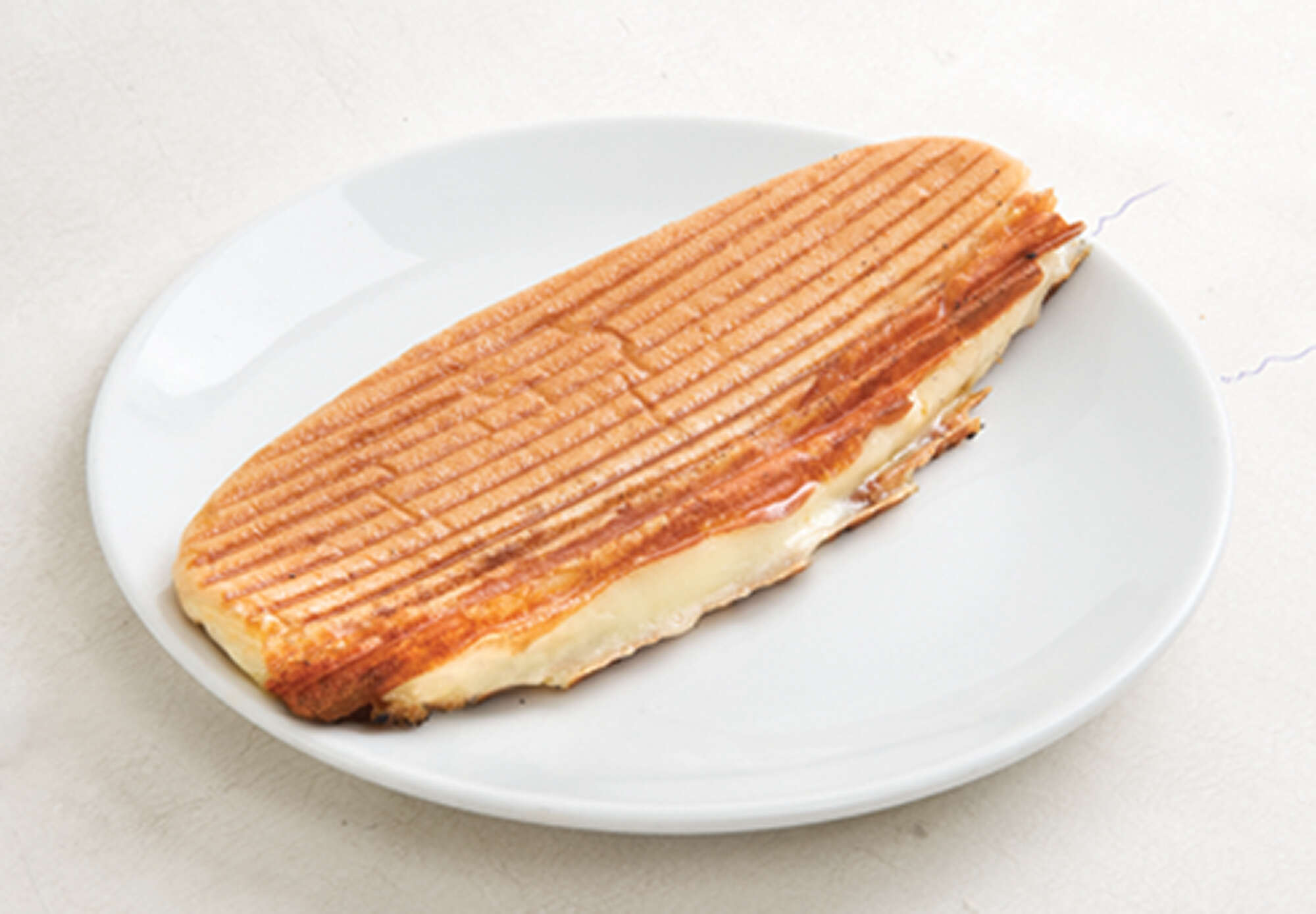 Klasik Ekmek Kaşarlı Tost
