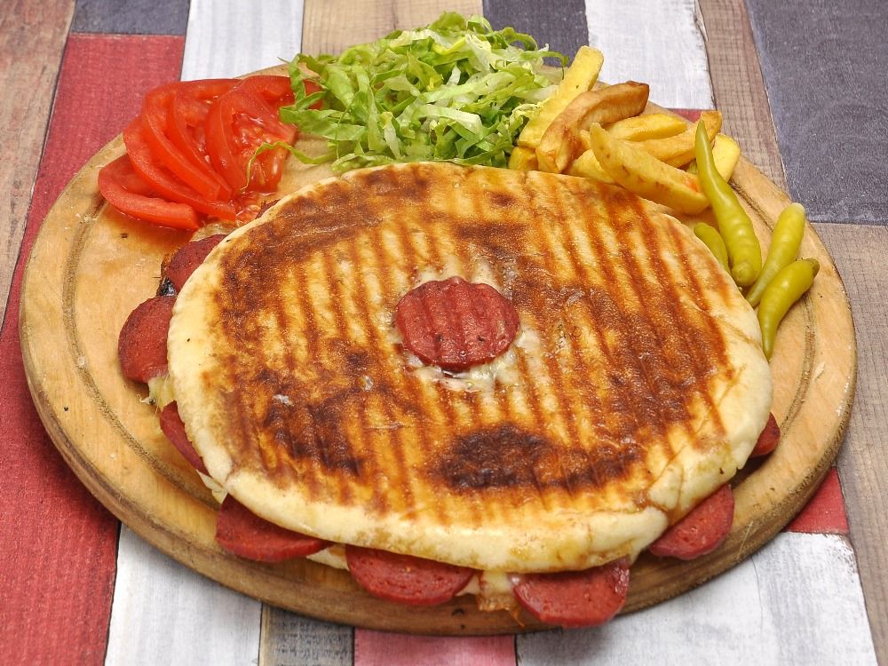 Bazlama Kaşarlı Tost
