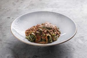 Fettuccine verdi alla Bolognese 
