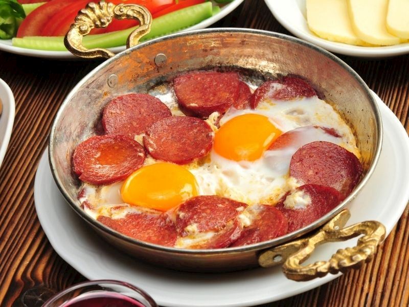 Sucuklu / With Spicy Sausage