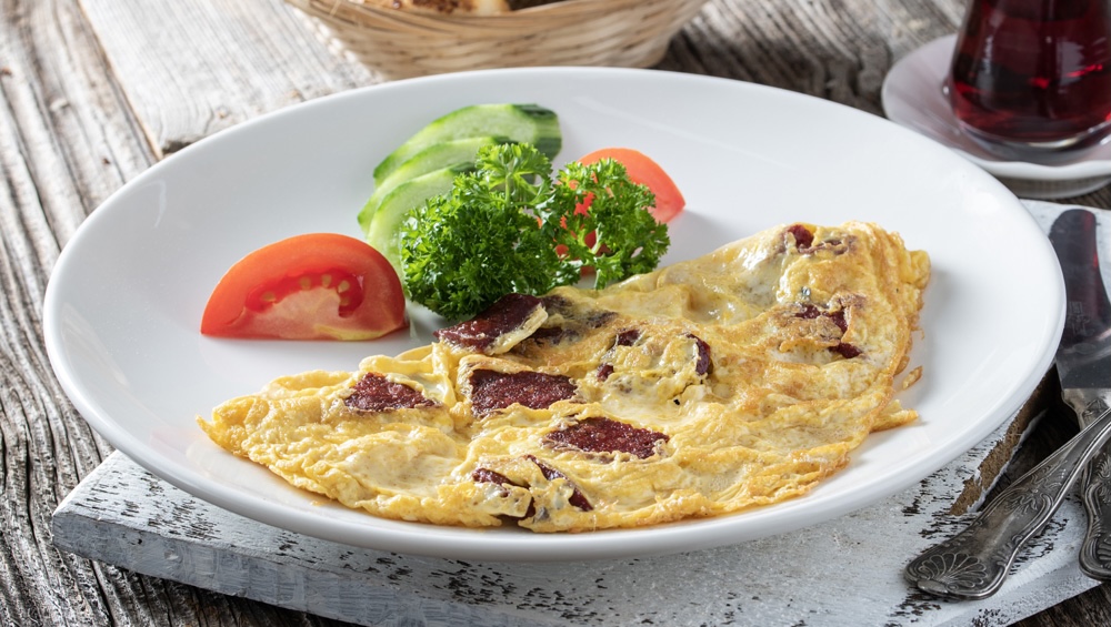 SCRAMBLED EGG WITH SAUSAGE