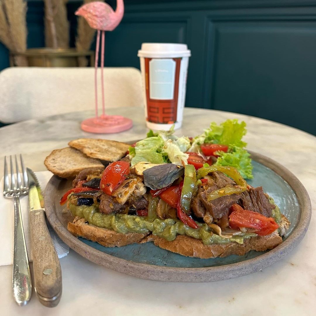 Avokado Beef - Alt Tarafı Ekmek