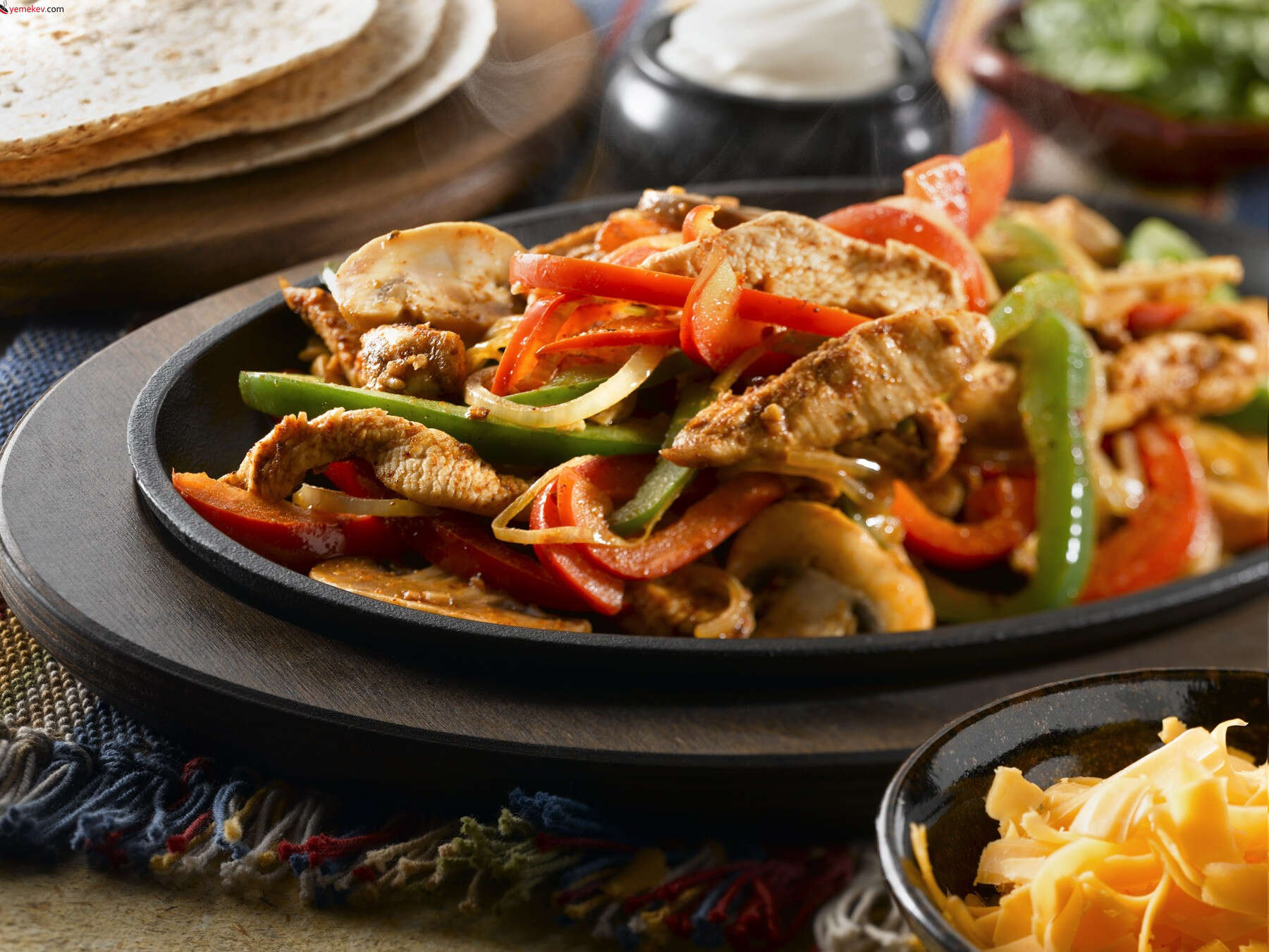 Tavuk Fajita (Chicken Fajitas)