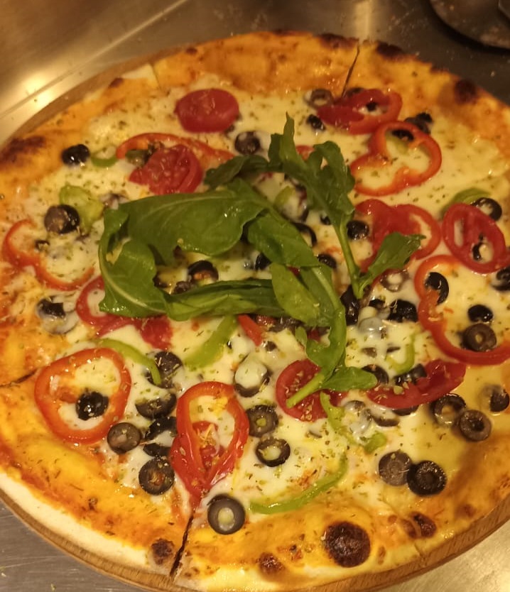 Tomato and Olive Pizza with Green Pepper, Arugula and Ricotta