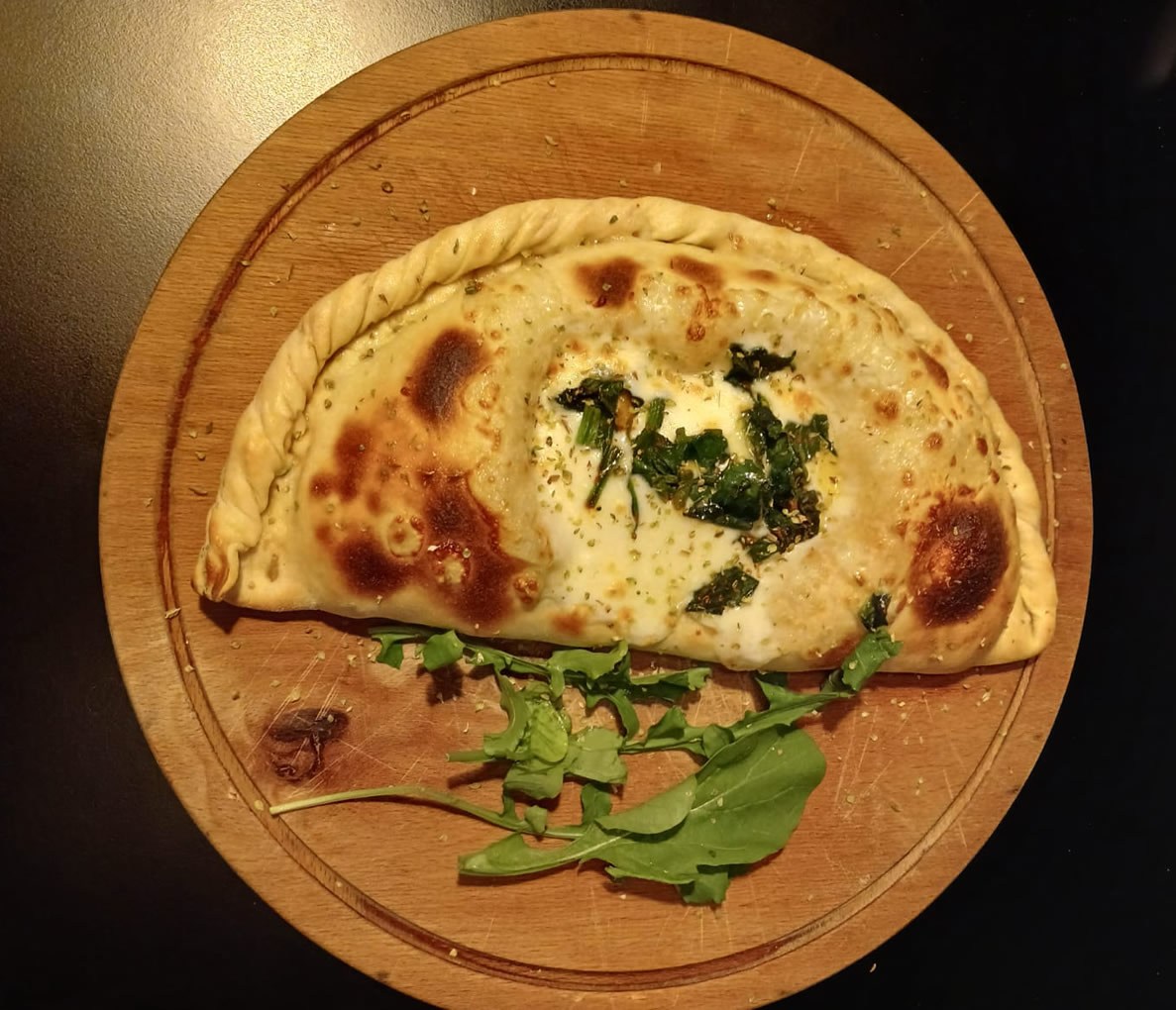 Kaşar cheese calzone