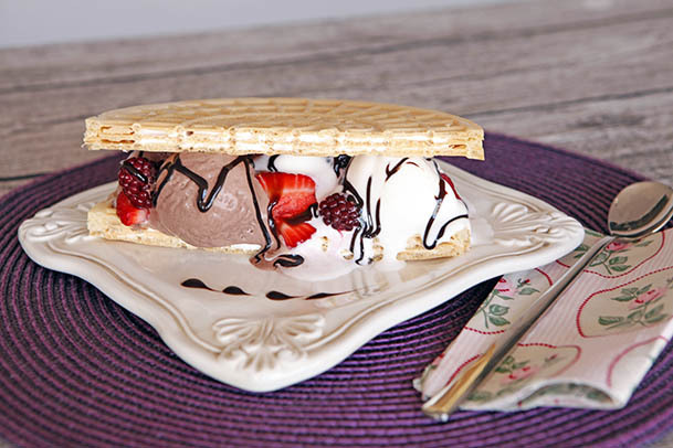 Ice cream with paper halva