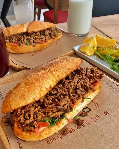Et tantuni ekmek arası