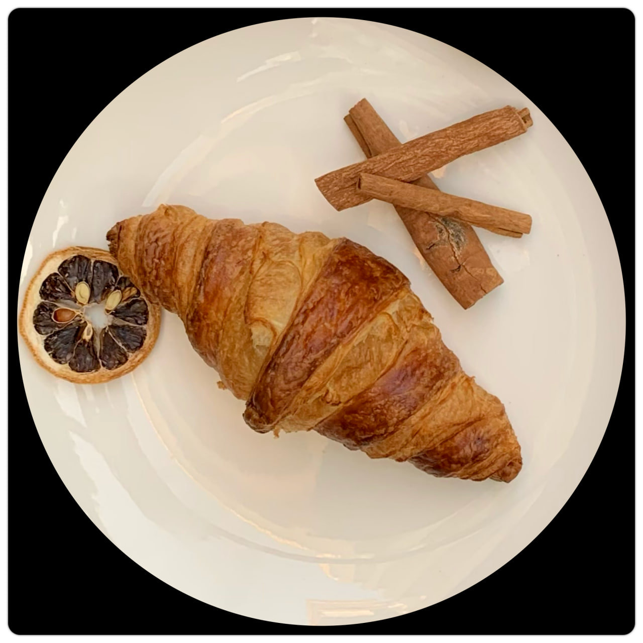 Plain croissant