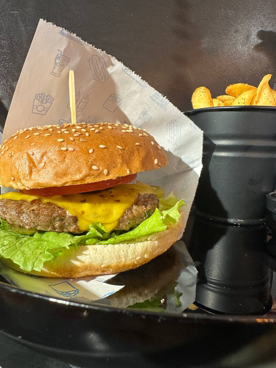 Cheeseburger (Handmade)