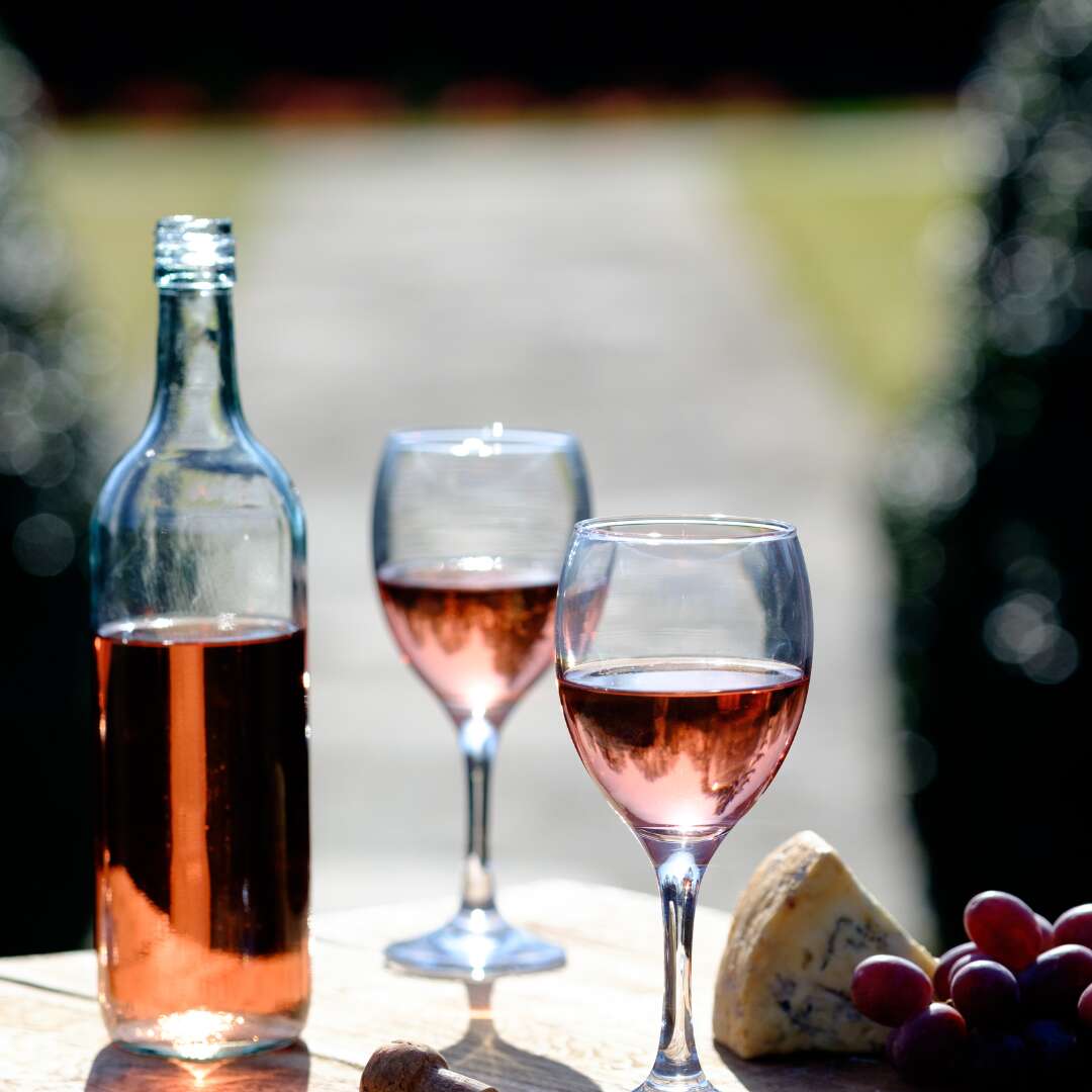 Rosé wine (glass)