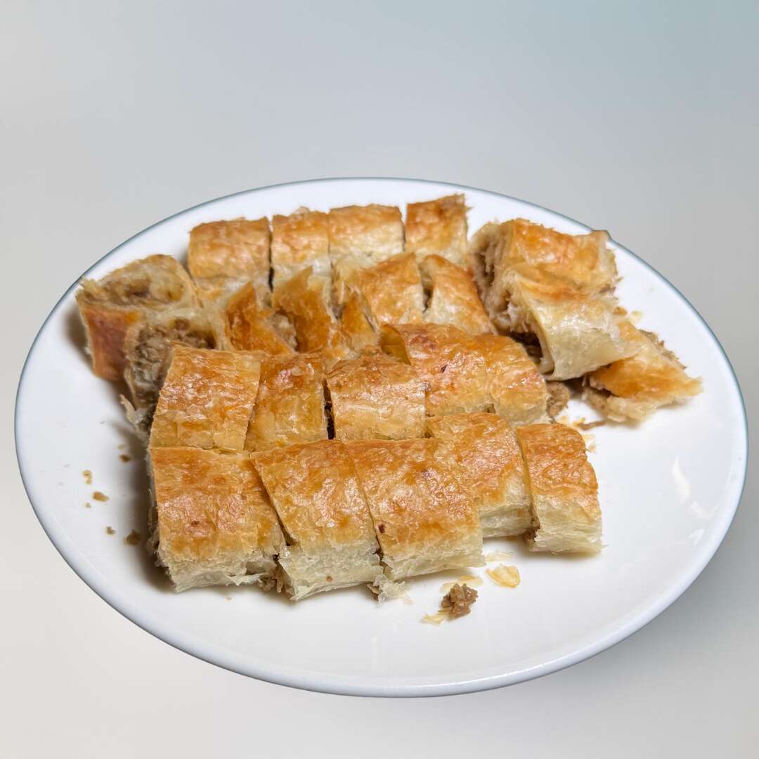 Minced meat kol böreği