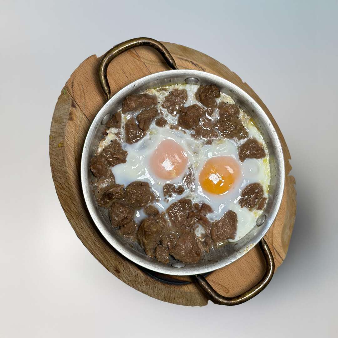 Egg with kavurma