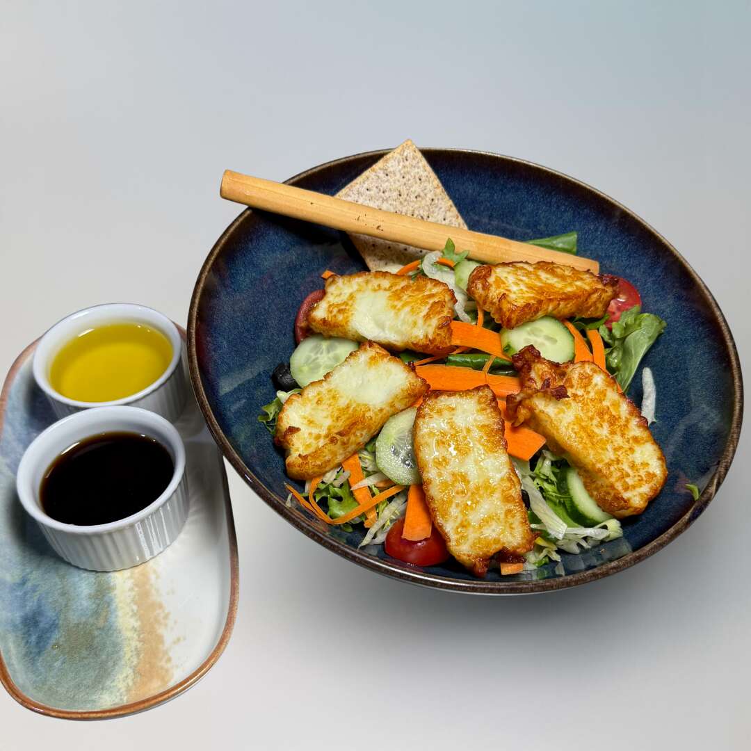 Halloumi salad