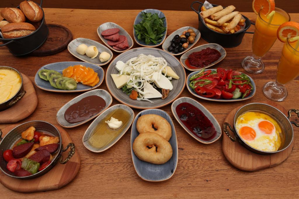 Serpme kahvaltı (for two)