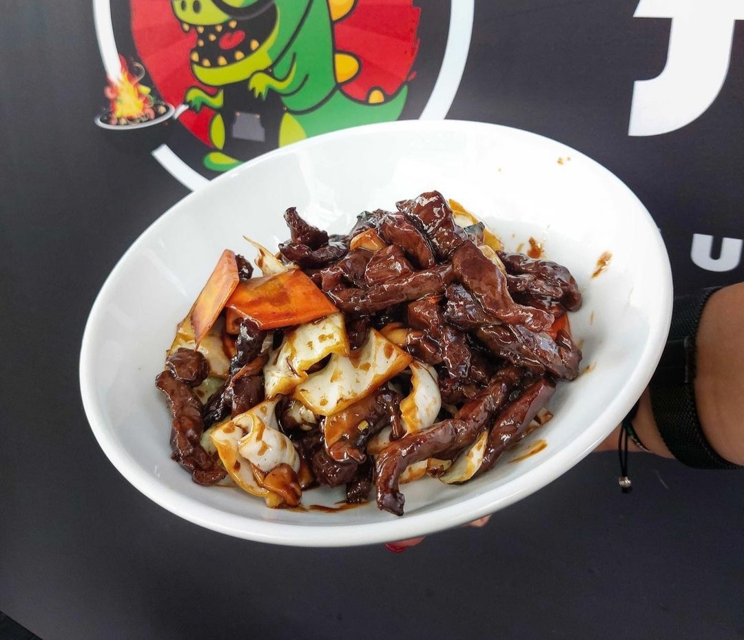 Beef with mushrooms in oyster sauce