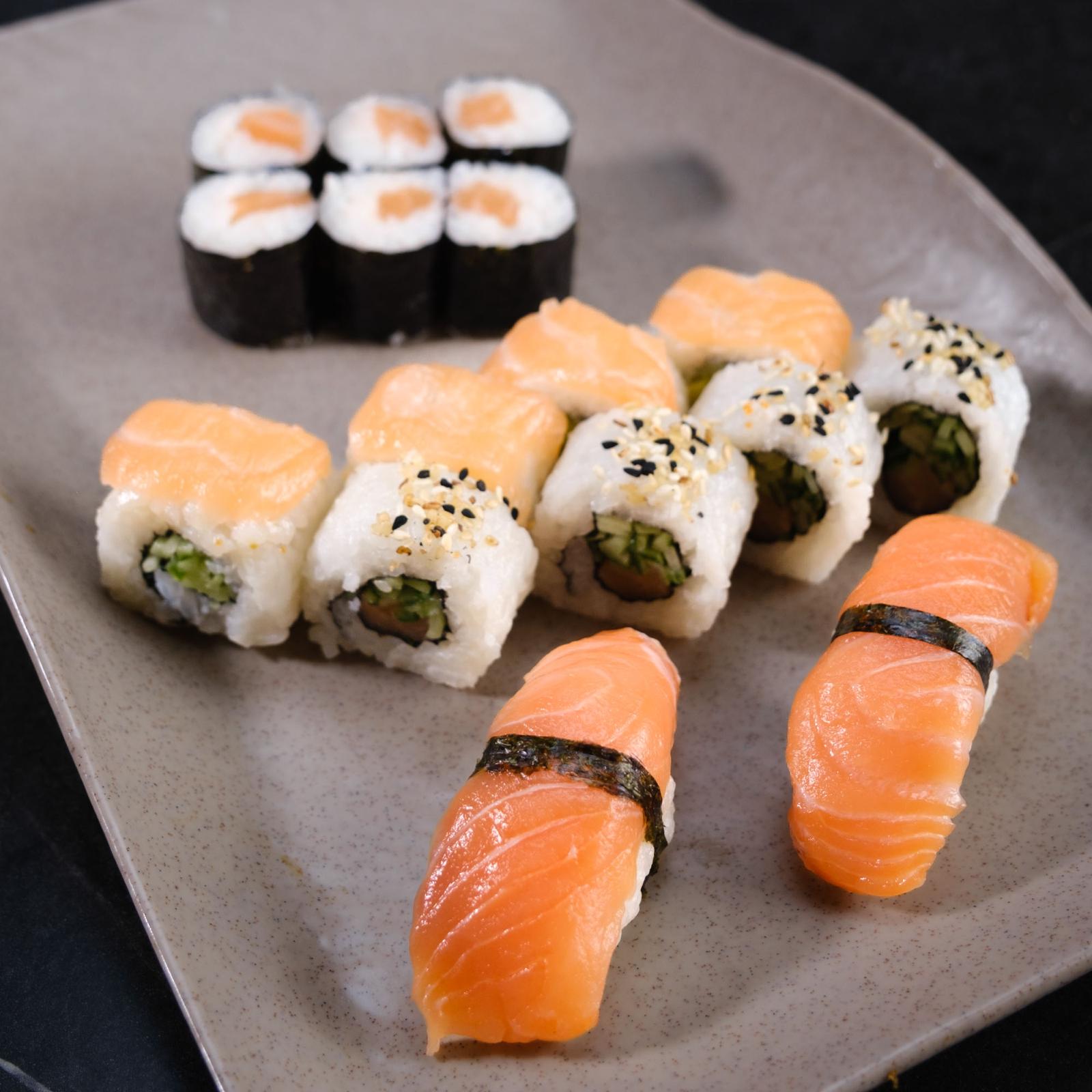 Salmon lovers set (16 pieces)