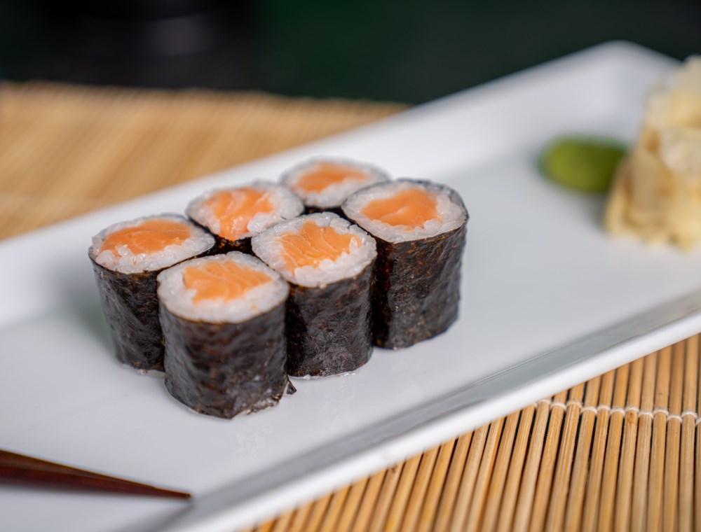 Salmon Maki (6 pieces)