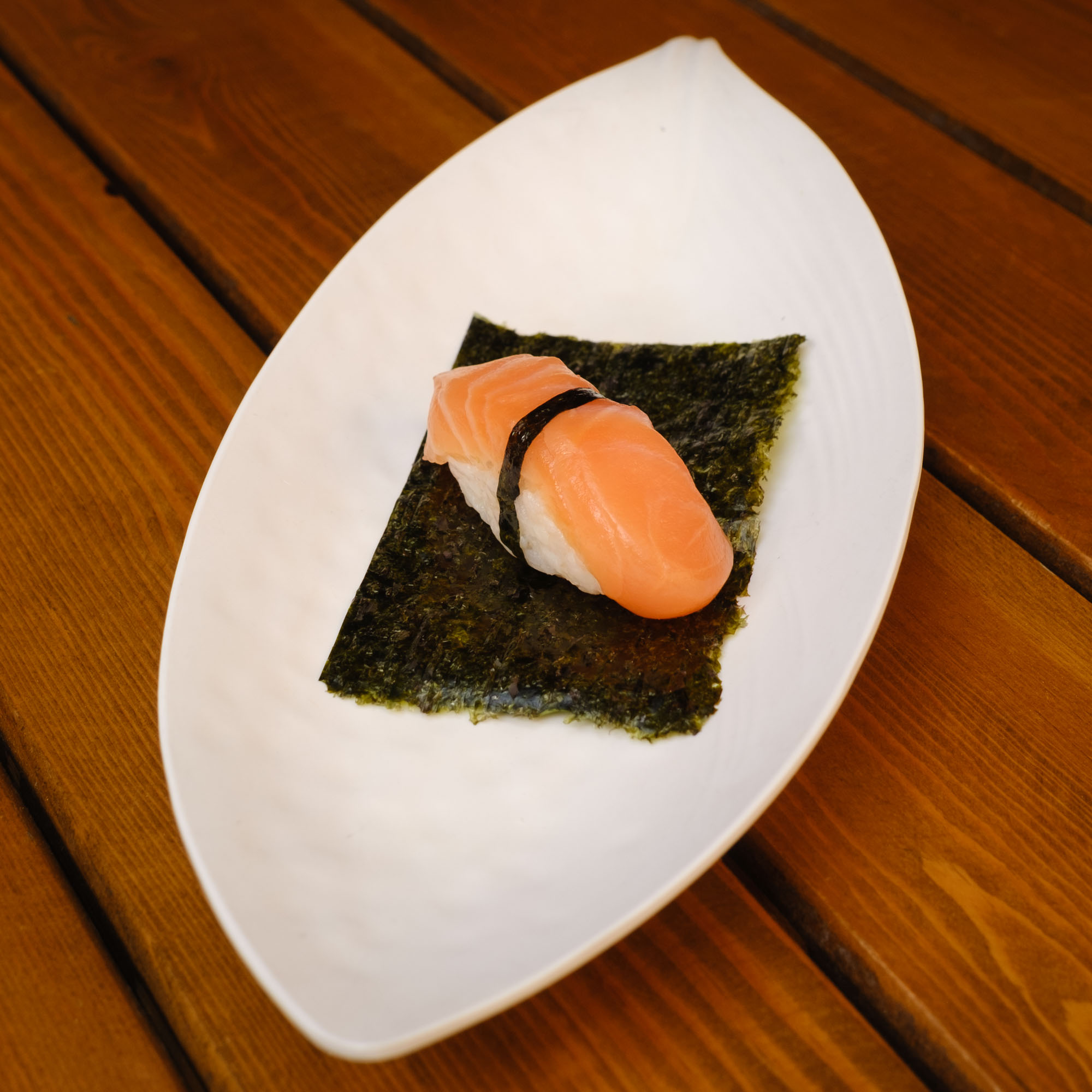 Salmon Nigiri (1 piece)
