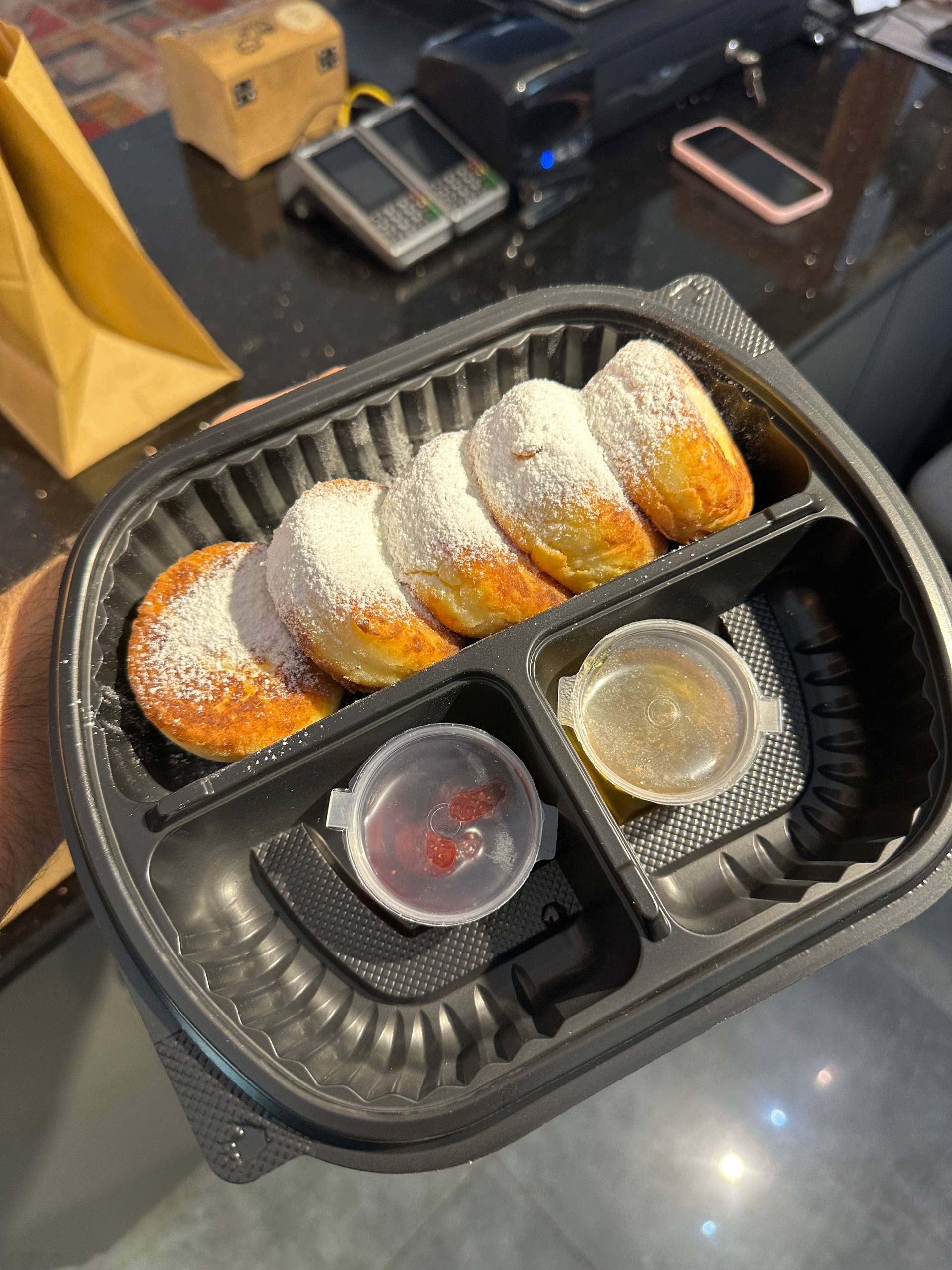 Syrniki (Russian cheese pancakes)
